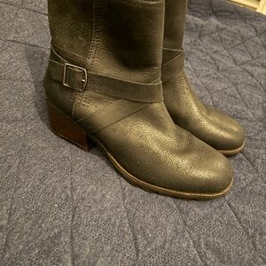 Sorel Black Heeled Boots Waterproof - worn once -excellent condition